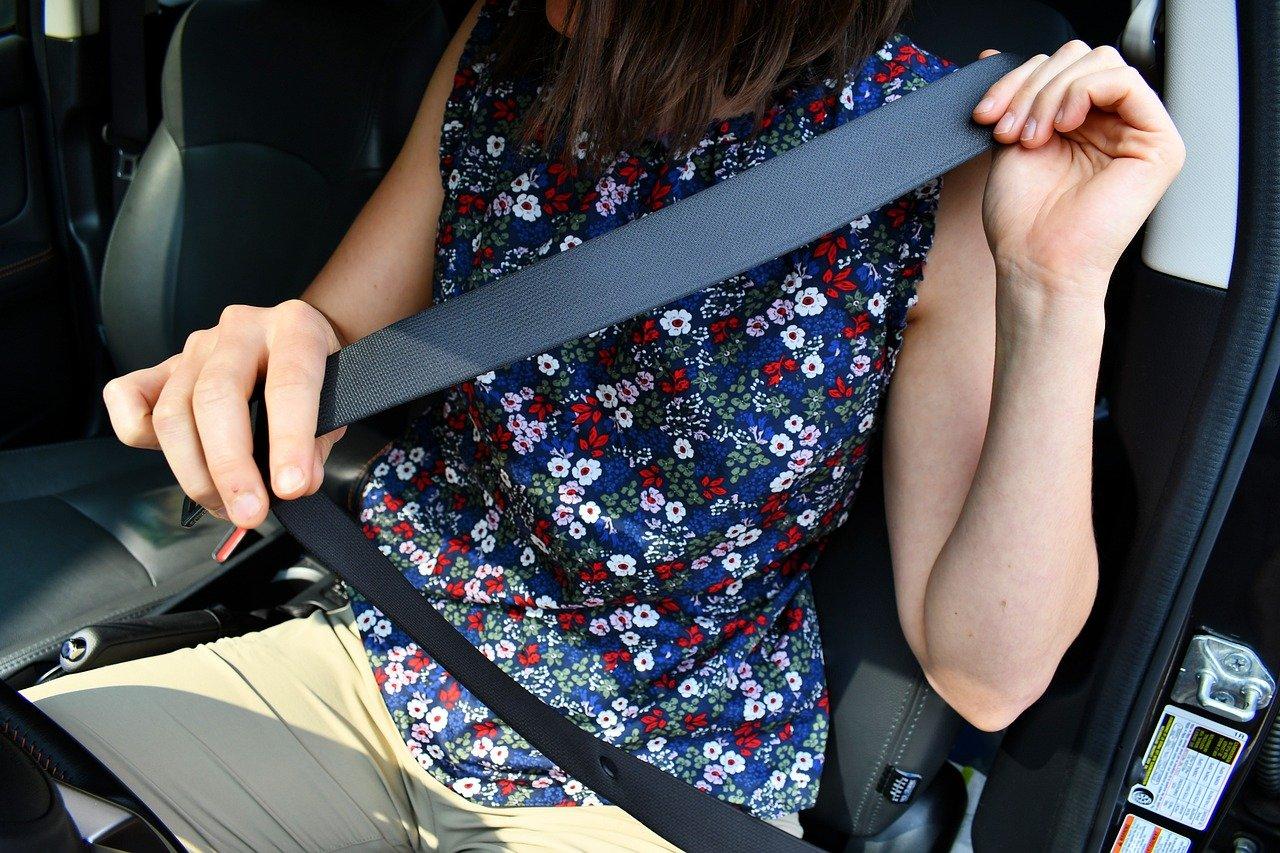 કારમાં વધુ સુરક્ષા:કારમાં હવે બધી જ સીટ પર થ્રી-પોઇન્ટ બેલ્ટ આપવા પડશે