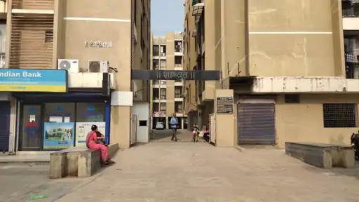 પેપર લીક કાંડ:અમદાવાદની 5 સ્ટાર હોસ્પિટલમાં નોકરી કરે છે આરોપી મહેશ પટેલ, પ્રેગ્નન્ટ પત્ની સહિત પરિવાર આઘાતમાં ઘરમાં બંધ