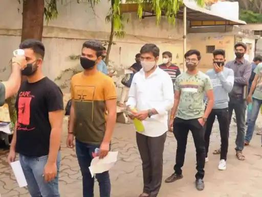 વિરોધ પ્રદર્શન:હેડ ક્લાર્કની ભરતી પરીક્ષાના પેપર લીક મામલે NSUI મેદાનમાં,કહ્યું, સરકાર ઉમેદવારો સાથે રમત રમવાનું બંધ કરે