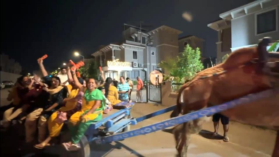ઓનર પરિવાર સુપર સીટી ભાડજ દ્વારા શરદપૂર્ણિમાના ઉત્સવમાં ઊંટલારી તથા દૂધપૌવા સાથે ઉજવણી કરવામાં આવી