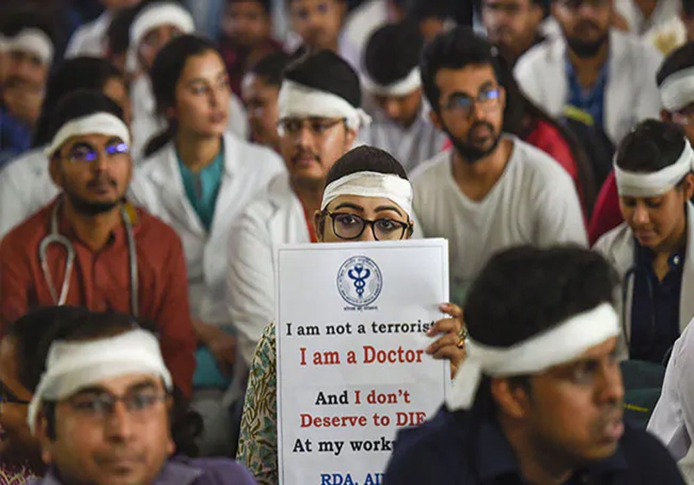 મોટી જાહેરાત: 17 જૂને આખા ભારતના ડોક્ટરો હડતાળ પર, માત્ર ઈમરજન્સી સુવિધા જ ચાલુ