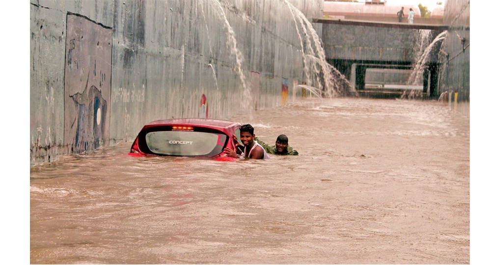 ગુજરાતમાં અનરાધાર વરસાદથી સાર્વત્રિક જળબંબાકાર
