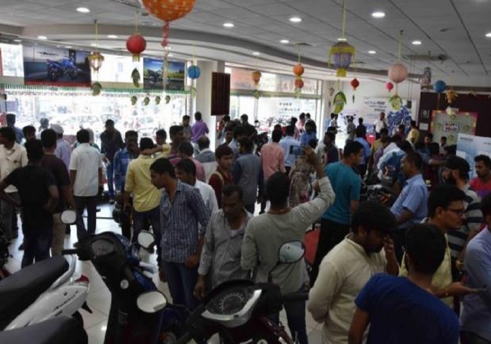 કોણ કહે છે ગુજરાતમાં મંદી છે? 74 મર્સીડીઝ, 6500 ટુ-વ્હીલર, 7 હજાર કાર મળી 9 કરોડનાં વાહન ખરીદ્યાં
