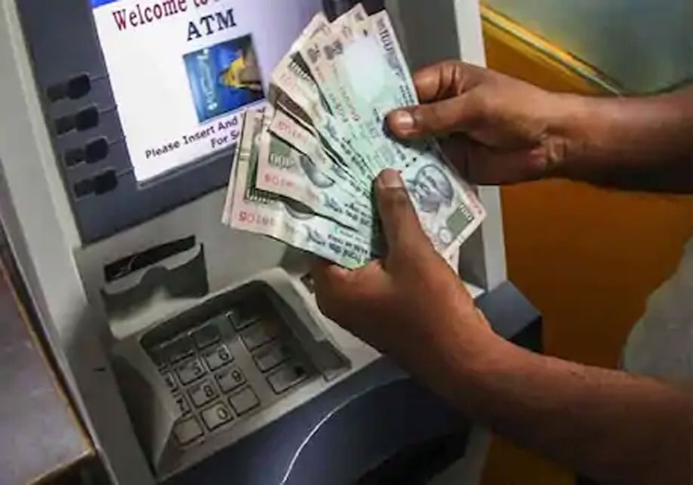 ATMથી 5000થી વધારે રૂપિયા નીકાળવા પર લાગી શકે છે ચાર્જ, RBI કરી શકે છે મોટો બદલાવ