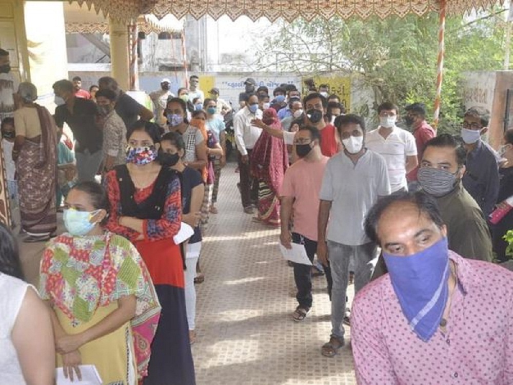 રાજ્યની 20% વસતીને કોરોના કવચ : ગુજરાતમાં 1.24 કરોડ લોકોએ રસી લીધી, પ્રથમ દિવસે 18+ના 55 હજાર યુવાનોએ ડોઝ લીધો